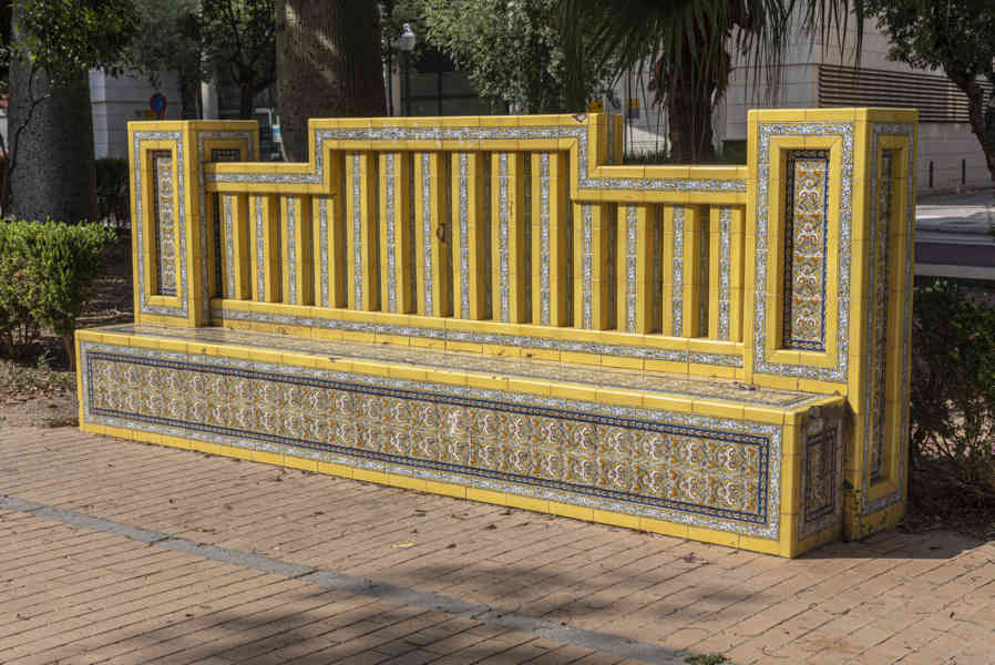 Castelló de la Plana 35 - parque Ribalta - banco de cerámica